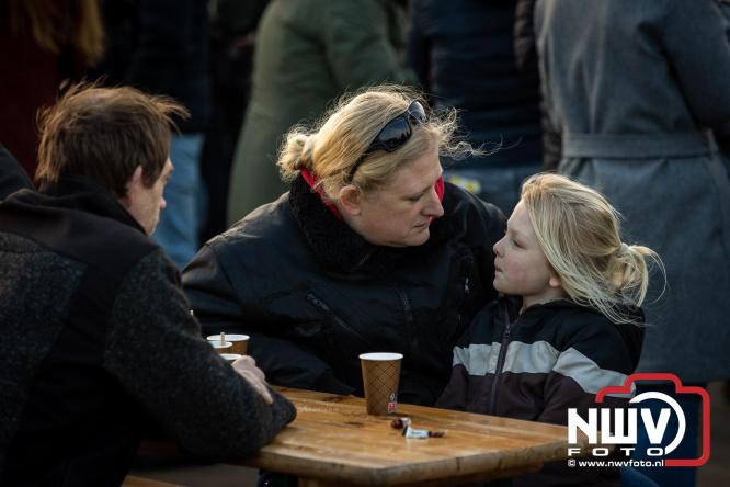 Paasvuur in Oosterwolde GLD trekt veel bezoekers uit de regio  - &copy; NWVFoto.nl