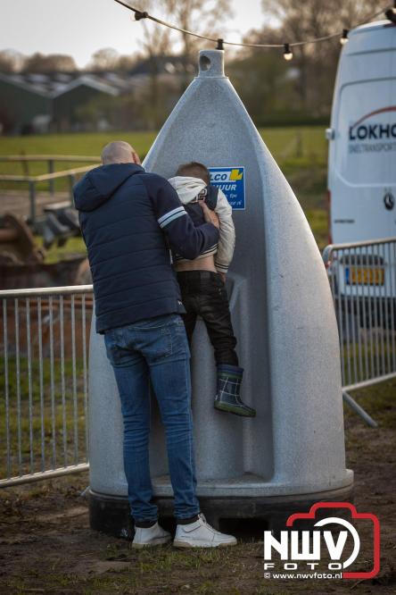 Paasvuur in Oosterwolde GLD trekt veel bezoekers uit de regio  - &copy; NWVFoto.nl