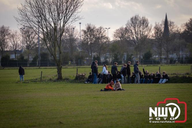 Paasvuur in Oosterwolde GLD trekt veel bezoekers uit de regio  - &copy; NWVFoto.nl