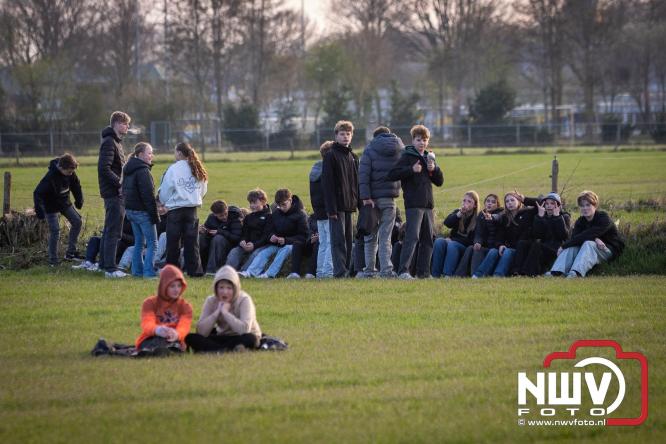 Paasvuur in Oosterwolde GLD trekt veel bezoekers uit de regio  - &copy; NWVFoto.nl