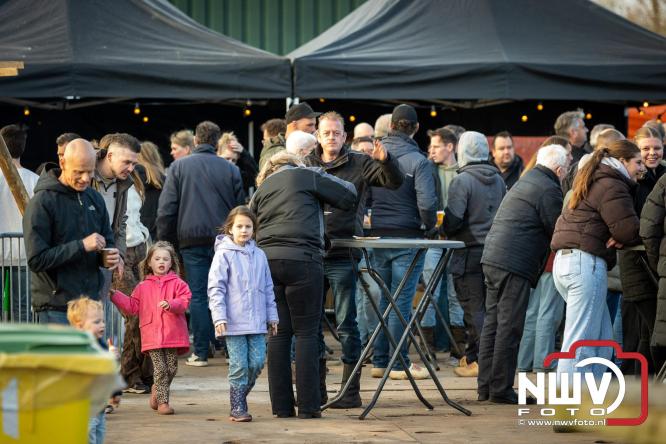 Paasvuur in Oosterwolde GLD trekt veel bezoekers uit de regio  - &copy; NWVFoto.nl