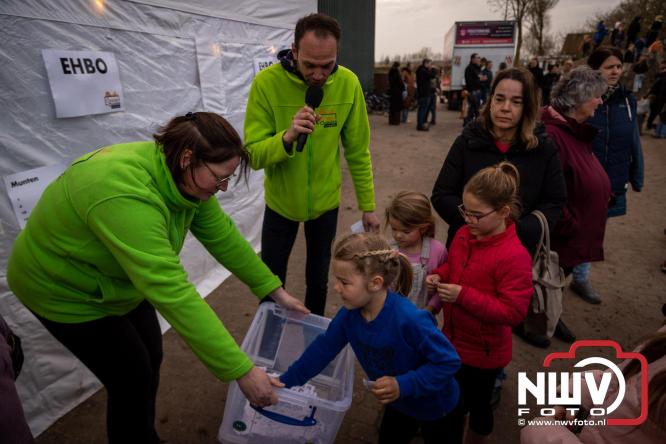 Paasvuur in Oosterwolde GLD trekt veel bezoekers uit de regio  - &copy; NWVFoto.nl