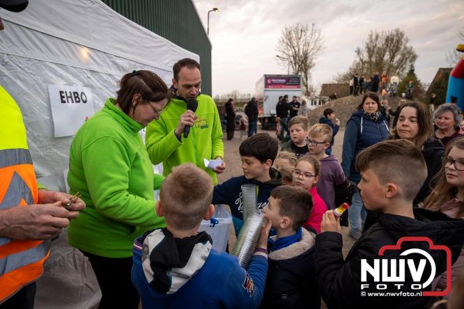 Paasvuur in Oosterwolde GLD trekt veel bezoekers uit de regio  - &copy; NWVFoto.nl