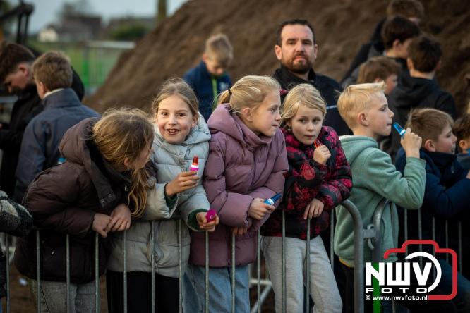 Paasvuur in Oosterwolde GLD trekt veel bezoekers uit de regio  - &copy; NWVFoto.nl