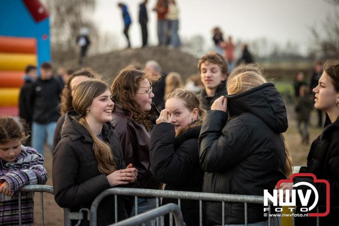 Paasvuur in Oosterwolde GLD trekt veel bezoekers uit de regio  - &copy; NWVFoto.nl