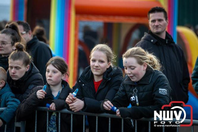 Paasvuur in Oosterwolde GLD trekt veel bezoekers uit de regio  - &copy; NWVFoto.nl