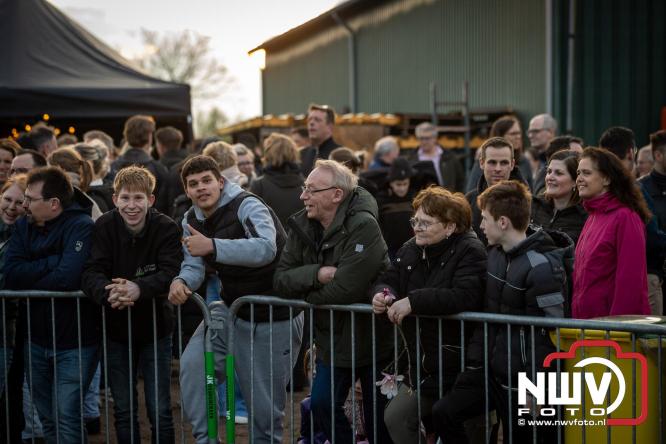 Paasvuur in Oosterwolde GLD trekt veel bezoekers uit de regio  - &copy; NWVFoto.nl