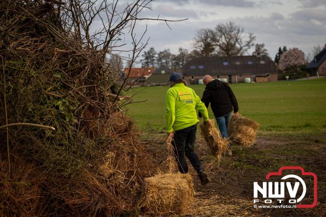 Paasvuur in Oosterwolde GLD trekt veel bezoekers uit de regio  - &copy; NWVFoto.nl