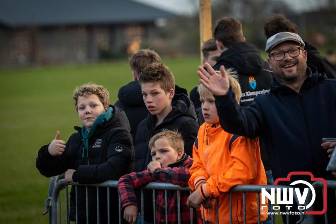 Paasvuur in Oosterwolde GLD trekt veel bezoekers uit de regio  - &copy; NWVFoto.nl