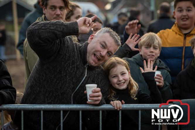 Paasvuur in Oosterwolde GLD trekt veel bezoekers uit de regio  - &copy; NWVFoto.nl