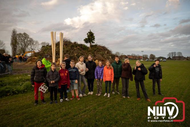Paasvuur in Oosterwolde GLD trekt veel bezoekers uit de regio  - &copy; NWVFoto.nl