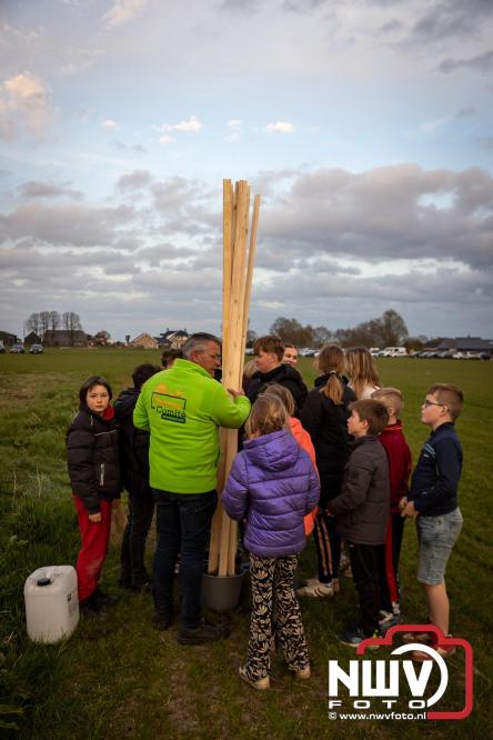 Paasvuur in Oosterwolde GLD trekt veel bezoekers uit de regio  - &copy; NWVFoto.nl
