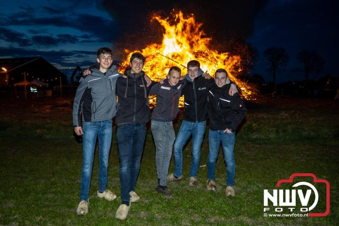Paasvuur in Oosterwolde GLD trekt veel bezoekers uit de regio  - &copy; NWVFoto.nl