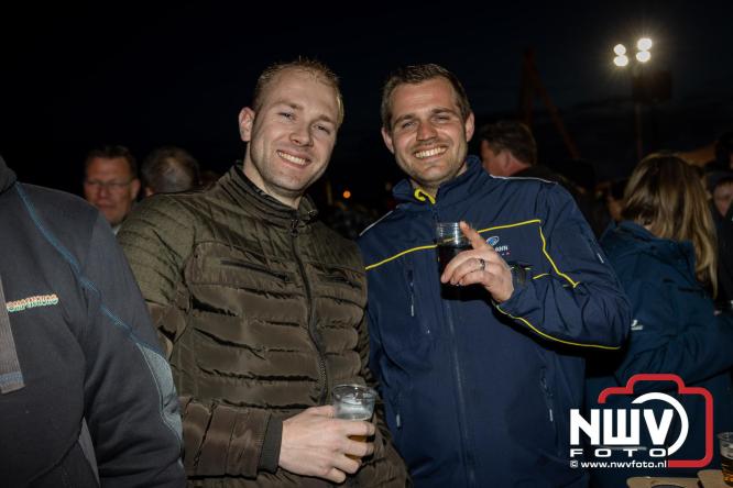 Paasvuur in Oosterwolde GLD trekt veel bezoekers uit de regio  - &copy; NWVFoto.nl