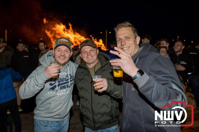 Paasvuur in Oosterwolde GLD trekt veel bezoekers uit de regio  - &copy; NWVFoto.nl