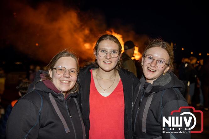 Paasvuur in Oosterwolde GLD trekt veel bezoekers uit de regio  - &copy; NWVFoto.nl