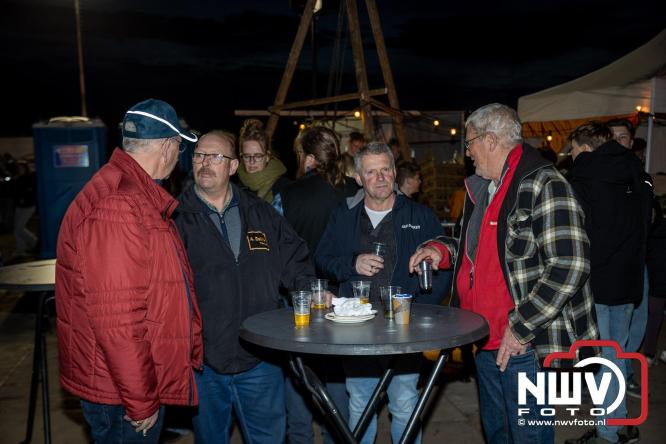 Paasvuur in Oosterwolde GLD trekt veel bezoekers uit de regio  - &copy; NWVFoto.nl