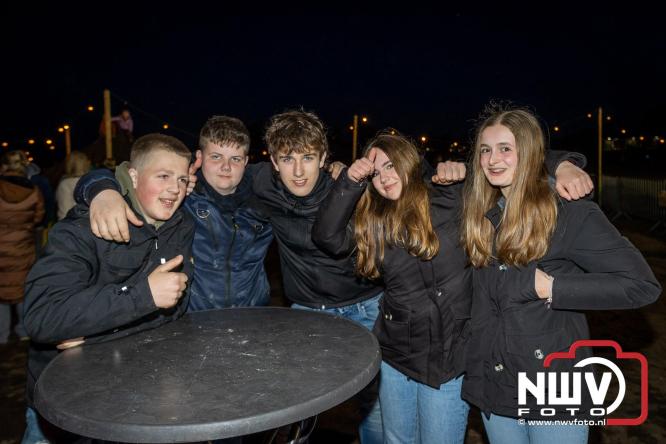 Paasvuur in Oosterwolde GLD trekt veel bezoekers uit de regio  - &copy; NWVFoto.nl