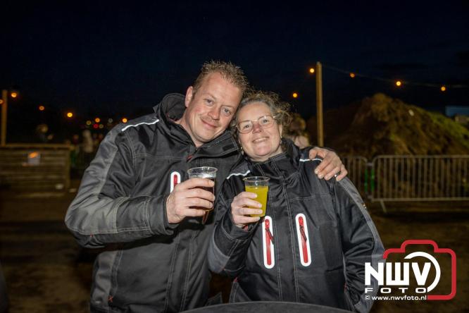 Paasvuur in Oosterwolde GLD trekt veel bezoekers uit de regio  - &copy; NWVFoto.nl