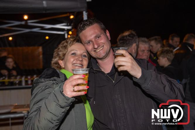 Paasvuur in Oosterwolde GLD trekt veel bezoekers uit de regio  - &copy; NWVFoto.nl