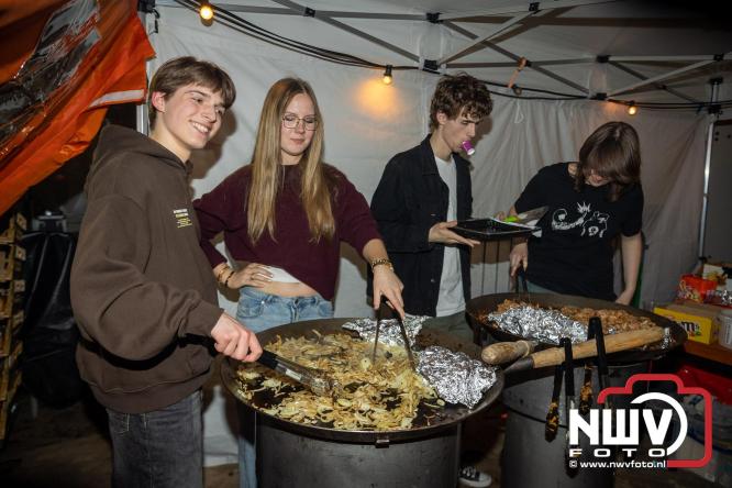 Paasvuur in Oosterwolde GLD trekt veel bezoekers uit de regio  - &copy; NWVFoto.nl