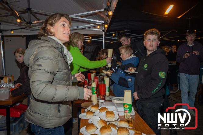 Paasvuur in Oosterwolde GLD trekt veel bezoekers uit de regio  - &copy; NWVFoto.nl