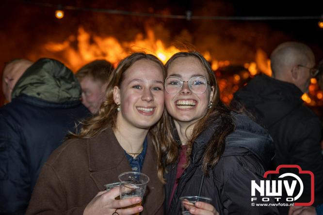 Paasvuur in Oosterwolde GLD trekt veel bezoekers uit de regio  - &copy; NWVFoto.nl