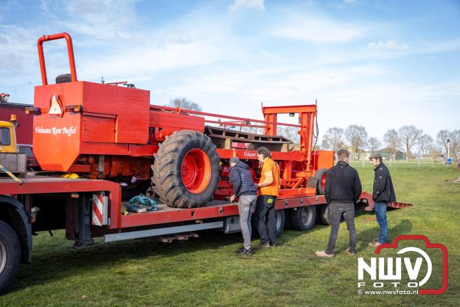 Duizenden bezoekers genieten van geslaagde testavond trekkertrek bij loonbedrijf van de Put in Oosterwolde - &copy; NWVFoto.nl