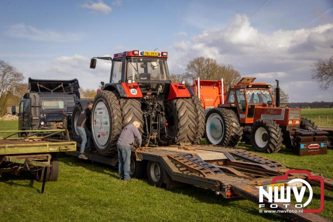 Duizenden bezoekers genieten van geslaagde testavond trekkertrek bij loonbedrijf van de Put in Oosterwolde - &copy; NWVFoto.nl
