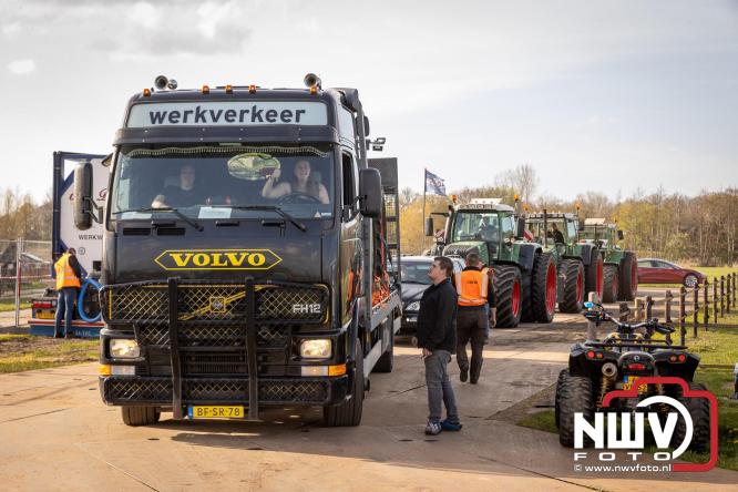 Duizenden bezoekers genieten van geslaagde testavond trekkertrek bij loonbedrijf van de Put in Oosterwolde - &copy; NWVFoto.nl