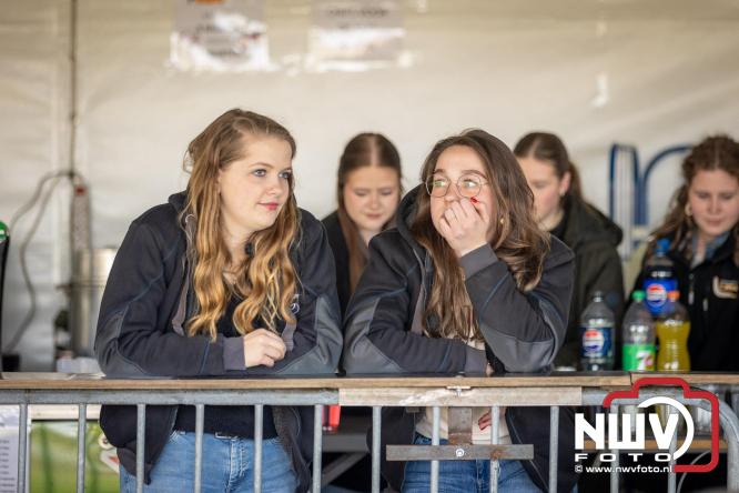 Duizenden bezoekers genieten van geslaagde testavond trekkertrek bij loonbedrijf van de Put in Oosterwolde - &copy; NWVFoto.nl
