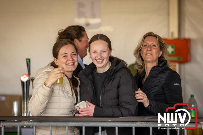 Duizenden bezoekers genieten van geslaagde testavond trekkertrek bij loonbedrijf van de Put in Oosterwolde - &copy; NWVFoto.nl