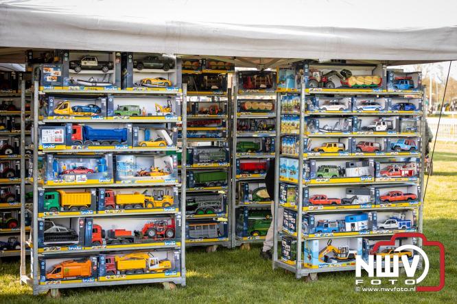 Duizenden bezoekers genieten van geslaagde testavond trekkertrek bij loonbedrijf van de Put in Oosterwolde - &copy; NWVFoto.nl