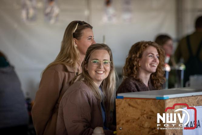 Duizenden bezoekers genieten van geslaagde testavond trekkertrek bij loonbedrijf van de Put in Oosterwolde - &copy; NWVFoto.nl