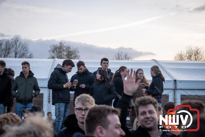 Duizenden bezoekers genieten van geslaagde testavond trekkertrek bij loonbedrijf van de Put in Oosterwolde - &copy; NWVFoto.nl