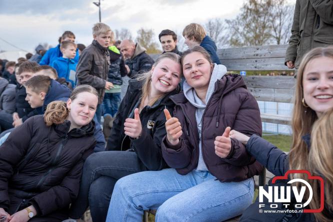 Duizenden bezoekers genieten van geslaagde testavond trekkertrek bij loonbedrijf van de Put in Oosterwolde - &copy; NWVFoto.nl