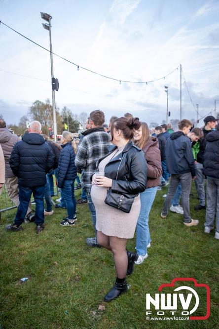 Duizenden bezoekers genieten van geslaagde testavond trekkertrek bij loonbedrijf van de Put in Oosterwolde - &copy; NWVFoto.nl