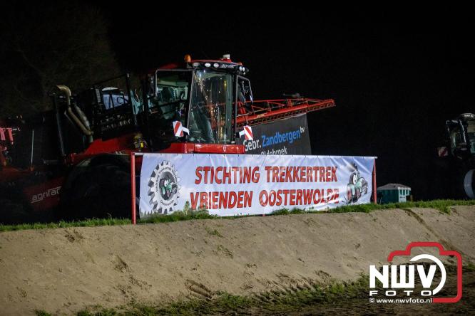 Duizenden bezoekers genieten van geslaagde testavond trekkertrek bij loonbedrijf van de Put in Oosterwolde - &copy; NWVFoto.nl
