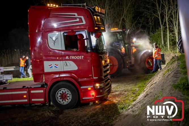 Duizenden bezoekers genieten van geslaagde testavond trekkertrek bij loonbedrijf van de Put in Oosterwolde - &copy; NWVFoto.nl