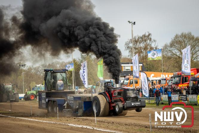 NTTO Tractorpulling, samen met de STVO oldtimerdag en markt bij loonbedrijf van de Put zorgen voor veelzijdige zaterdag vol spektakel. - &copy; NWVFoto.nl