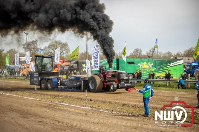 NTTO Tractorpulling, samen met de STVO oldtimerdag en markt bij loonbedrijf van de Put zorgen voor veelzijdige zaterdag vol spektakel. - &copy; NWVFoto.nl