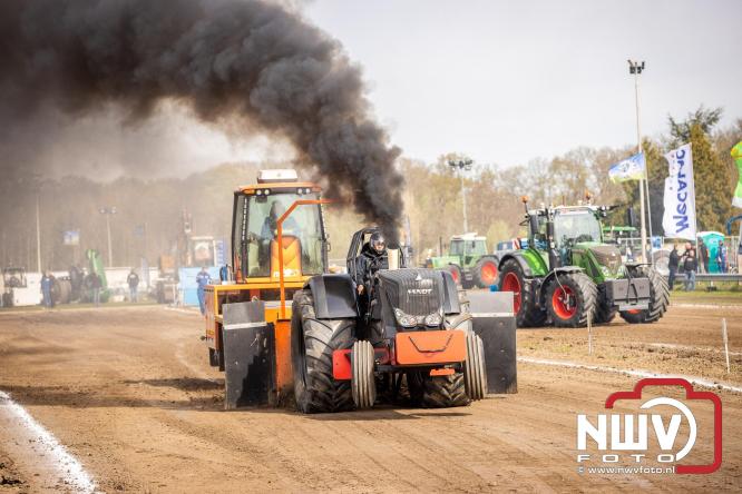NTTO Tractorpulling, samen met de STVO oldtimerdag en markt bij loonbedrijf van de Put zorgen voor veelzijdige zaterdag vol spektakel. - &copy; NWVFoto.nl