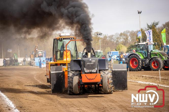 NTTO Tractorpulling, samen met de STVO oldtimerdag en markt bij loonbedrijf van de Put zorgen voor veelzijdige zaterdag vol spektakel. - &copy; NWVFoto.nl