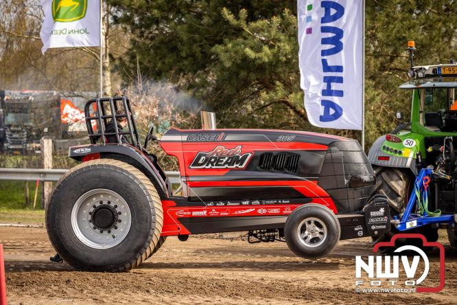 NTTO Tractorpulling, samen met de STVO oldtimerdag en markt bij loonbedrijf van de Put zorgen voor veelzijdige zaterdag vol spektakel. - &copy; NWVFoto.nl