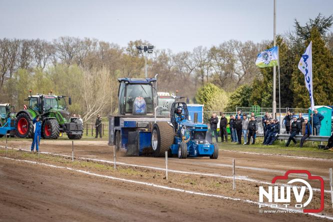 NTTO Tractorpulling, samen met de STVO oldtimerdag en markt bij loonbedrijf van de Put zorgen voor veelzijdige zaterdag vol spektakel. - &copy; NWVFoto.nl