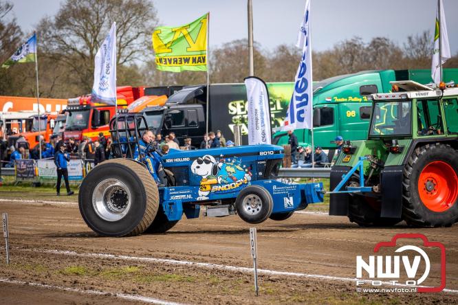 NTTO Tractorpulling, samen met de STVO oldtimerdag en markt bij loonbedrijf van de Put zorgen voor veelzijdige zaterdag vol spektakel. - &copy; NWVFoto.nl