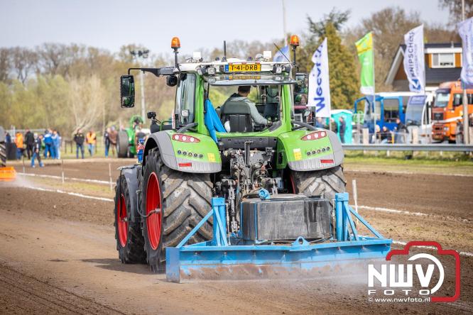 NTTO Tractorpulling, samen met de STVO oldtimerdag en markt bij loonbedrijf van de Put zorgen voor veelzijdige zaterdag vol spektakel. - &copy; NWVFoto.nl
