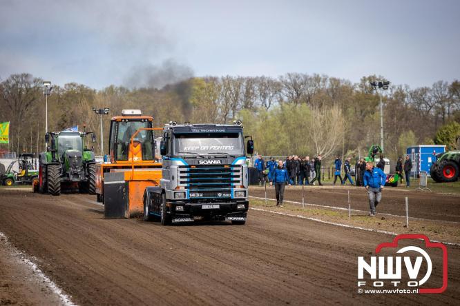 NTTO Tractorpulling, samen met de STVO oldtimerdag en markt bij loonbedrijf van de Put zorgen voor veelzijdige zaterdag vol spektakel. - &copy; NWVFoto.nl