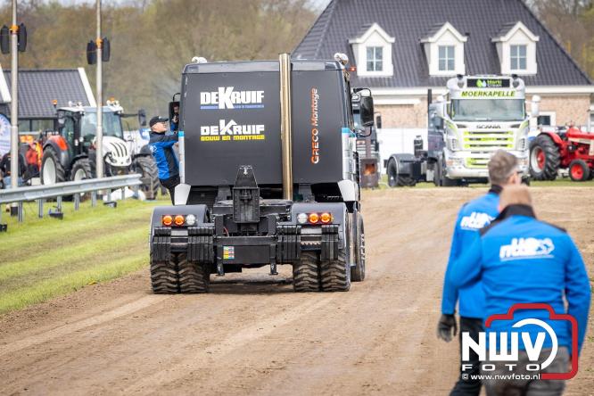 NTTO Tractorpulling, samen met de STVO oldtimerdag en markt bij loonbedrijf van de Put zorgen voor veelzijdige zaterdag vol spektakel. - &copy; NWVFoto.nl