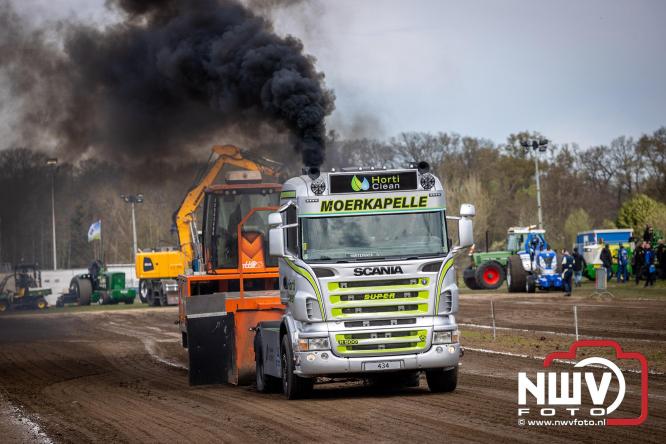 NTTO Tractorpulling, samen met de STVO oldtimerdag en markt bij loonbedrijf van de Put zorgen voor veelzijdige zaterdag vol spektakel. - &copy; NWVFoto.nl